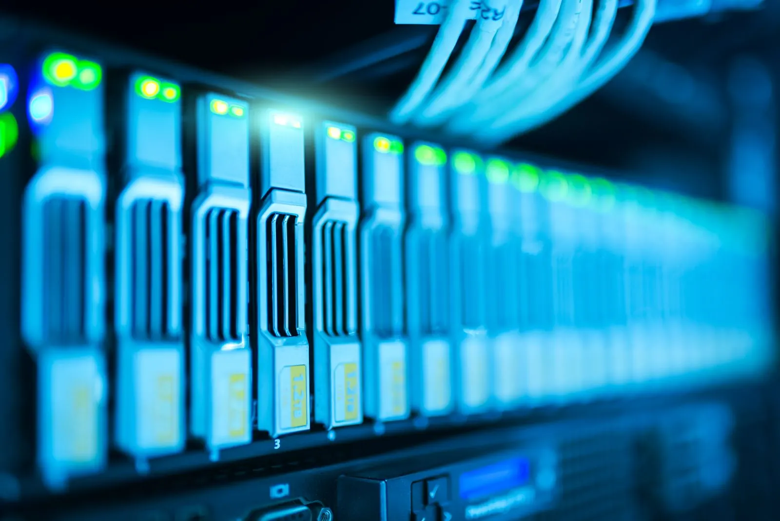 Tecnologia: código de software em tela azul